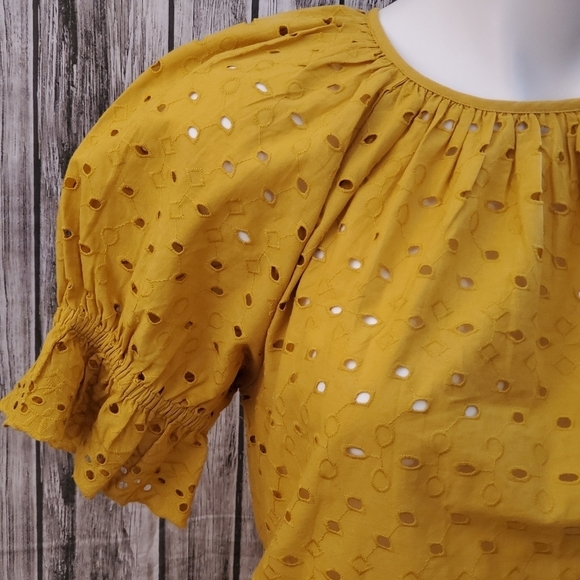 Universal Thread gold eyelet top - Picture 7 of 10